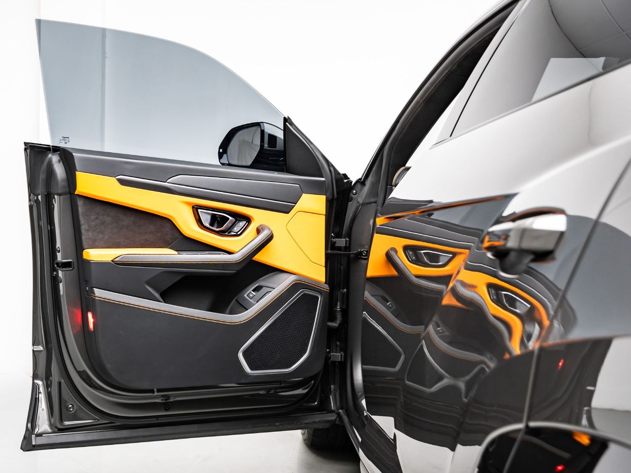 Lamborghini Urus STD 4.0T V8 2022 Lamborghini Urus, October 2026 Lamborghini Warranty, Full Service History, Low KMs,