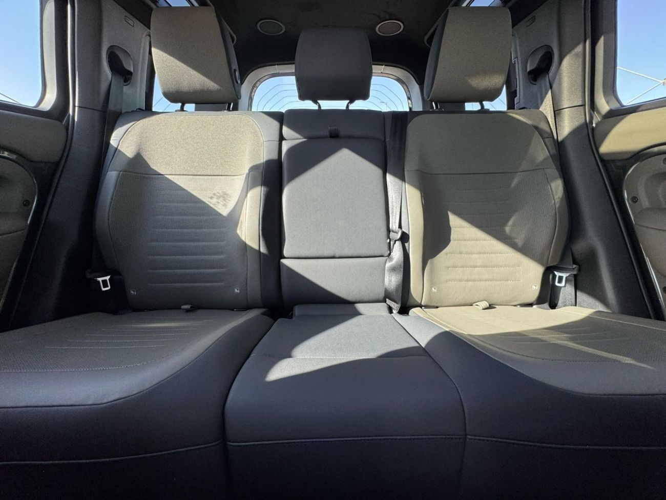 Land Rover Defender GCC SPEC OCTA EDITION UNDER WARRANTY AND SERVICE