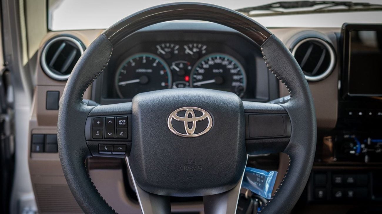 تويوتا لاند كروزر 70 LX 76 2.8L Turbo-Diesel AT 2025YM