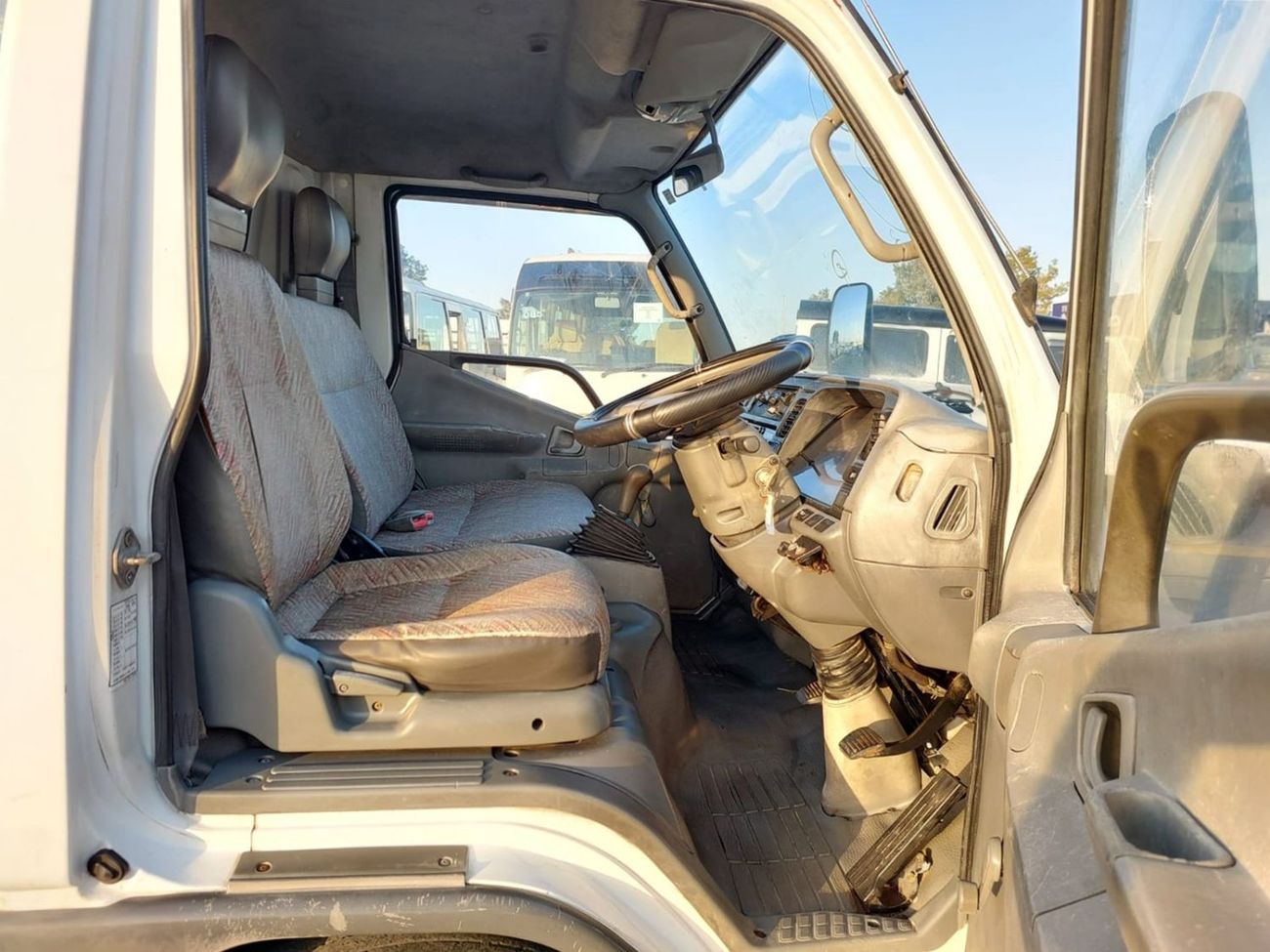 Mitsubishi Fuso Canter MITSUBISHI CANTER TRUCK RHD 1994 MODEL 4.2 L DIESEL MANUAL(PM00222)