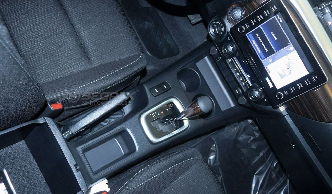 تويوتا هيلوكس SR5 DC . 4.0L . Petrol . 4WD . 6-Speed Automatic . 5 Seats . 4 Doors