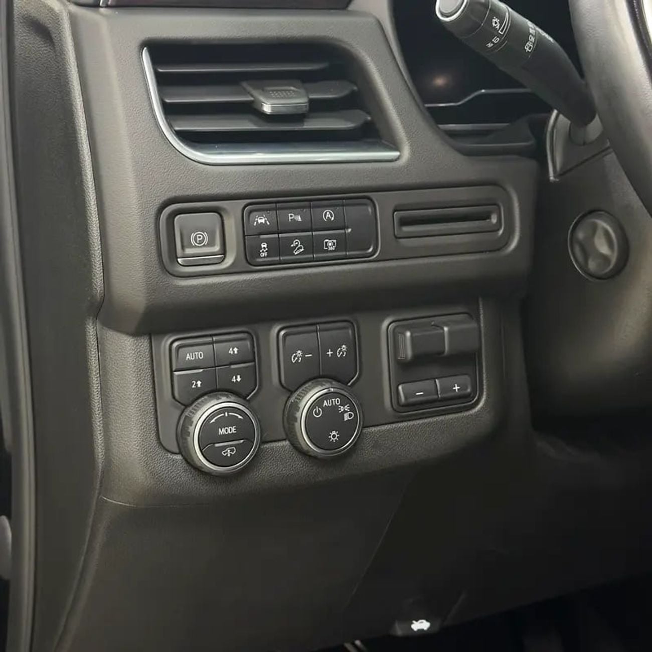 Chevrolet Tahoe LT Z71 5.3L (9 Seater) Z71