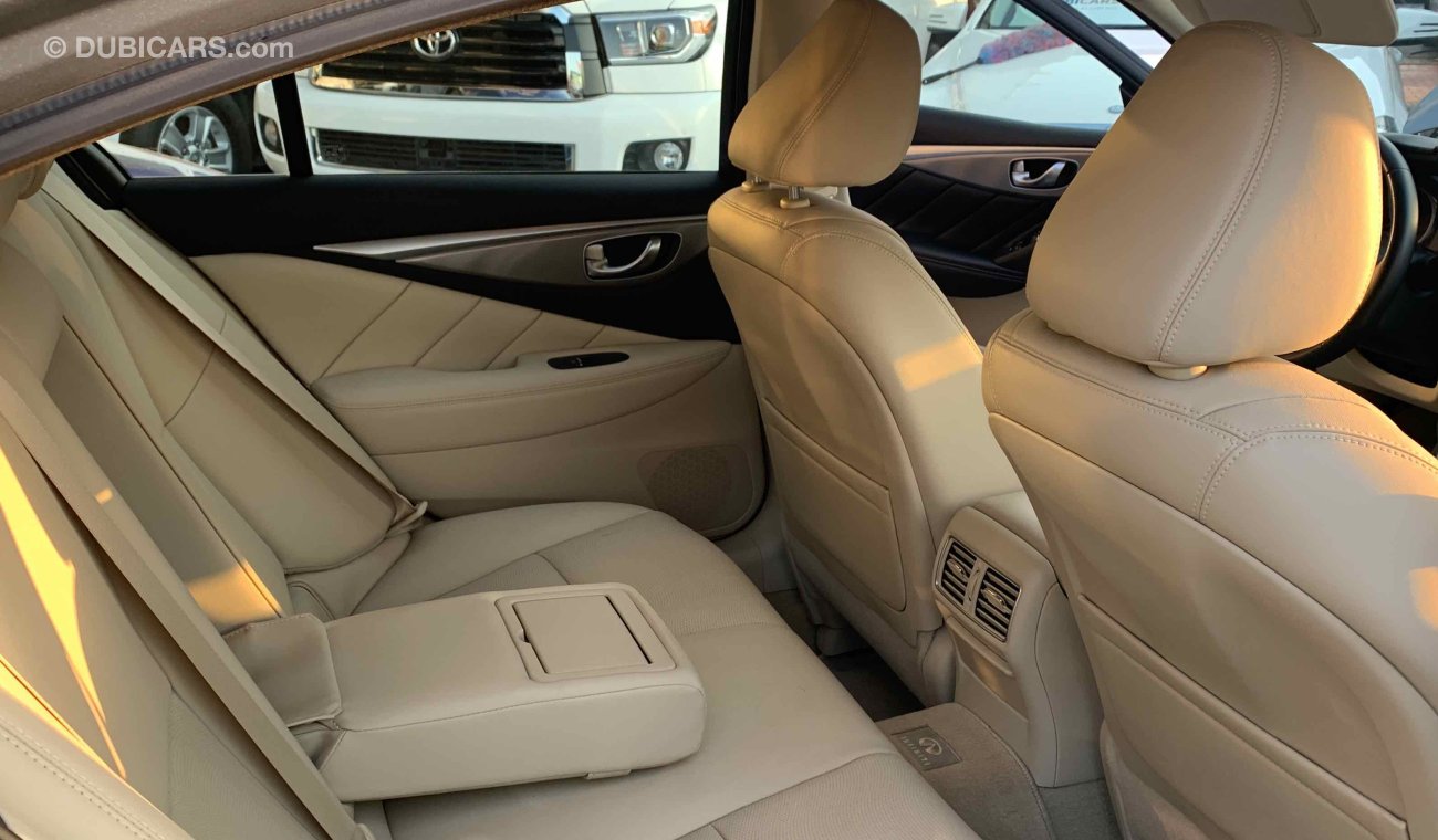 Infiniti Q50 2,0 T. V4  GCC