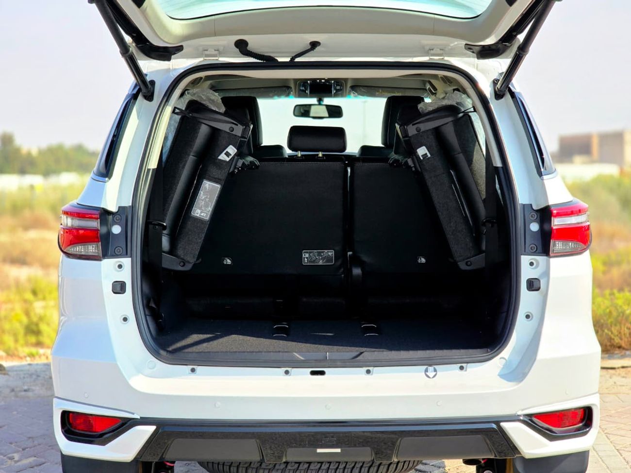 Toyota Fortuner FORTUNER SR5 4.0 - PETROL - 2025 - WHITE INSIDE BLACK - GCC