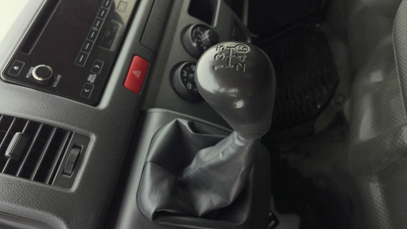 تويوتا هاياس GL STANDARD ROOF PANAL VAN 2.7 | بدون دفعة مقدمة | اختبار القيادة في المنزل