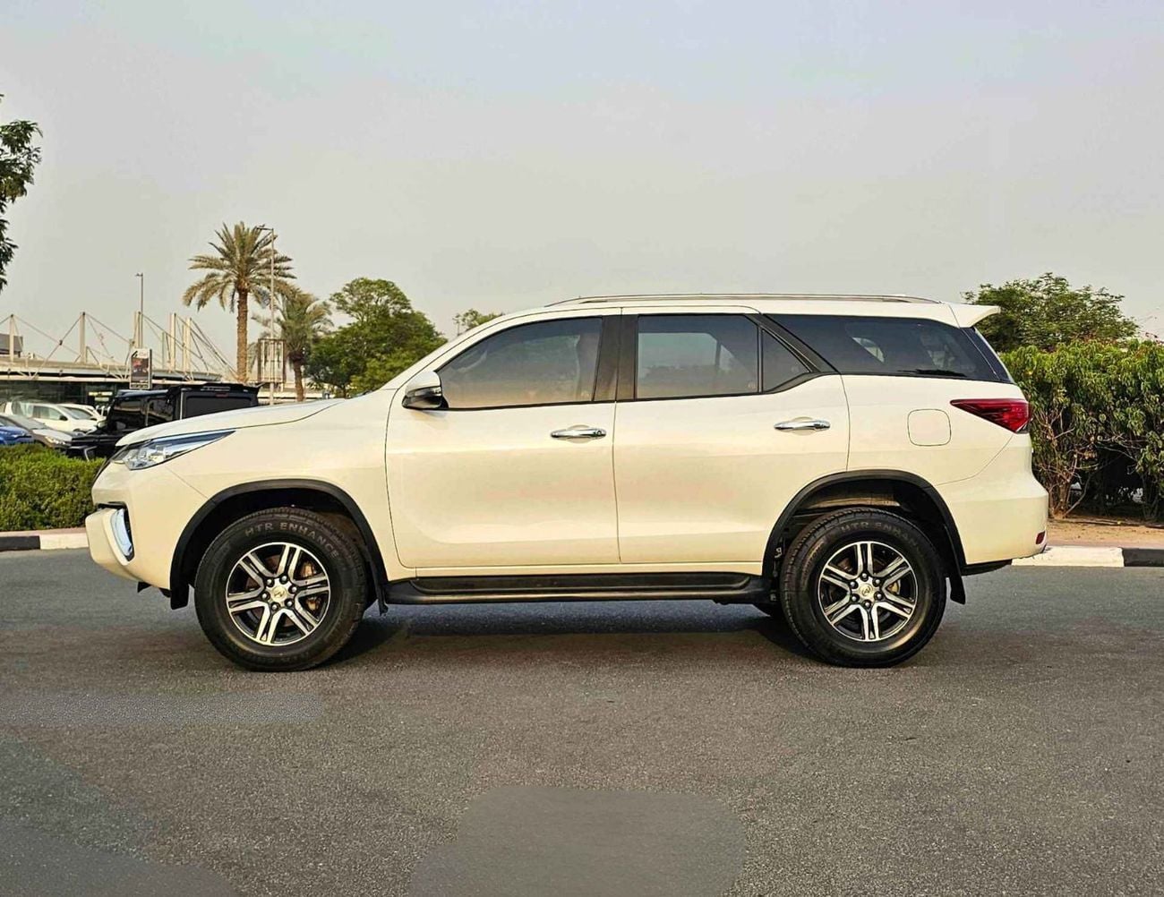 Toyota Fortuner EXR 2.7L (160 HP) EXR/ 4WD 2.7L/ GCC/ LEATHER SEATS/ NON ACCIDENT/ 1068 MONTHLY/LOT#107793