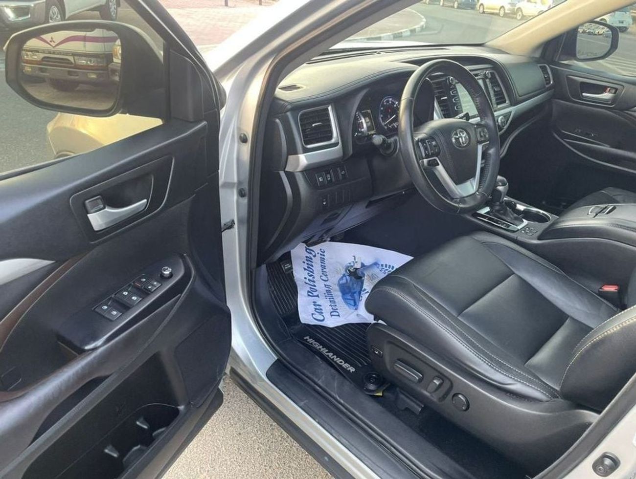 تويوتا هايلاندر 2018 Toyota Highlander XLE 3.5L V6 Full Option Sunroof 7 Leather Seats - Radar & BSM Auto Trunk -