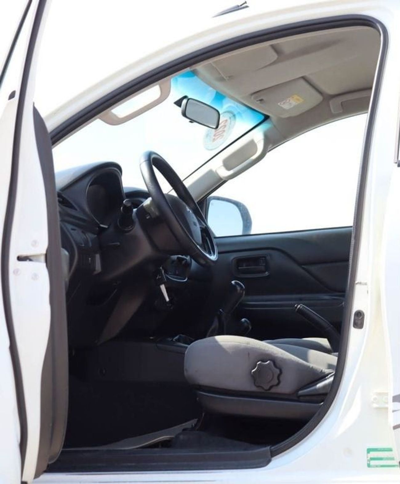 Mitsubishi L200 GL 2.4L (128 HP) Double Cab Utility Mitsubishi L200 2.4 L 4WD 2022 GCC accident-free in excellent co