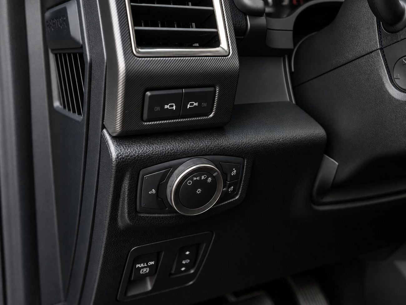 Ford F-150 RAPTOR SUPER CAB (3.5L · 6 Cyl · Automatic · Petrol · Pick Up Truck · All Wheel Drive · 5 Seats · 4 Door)