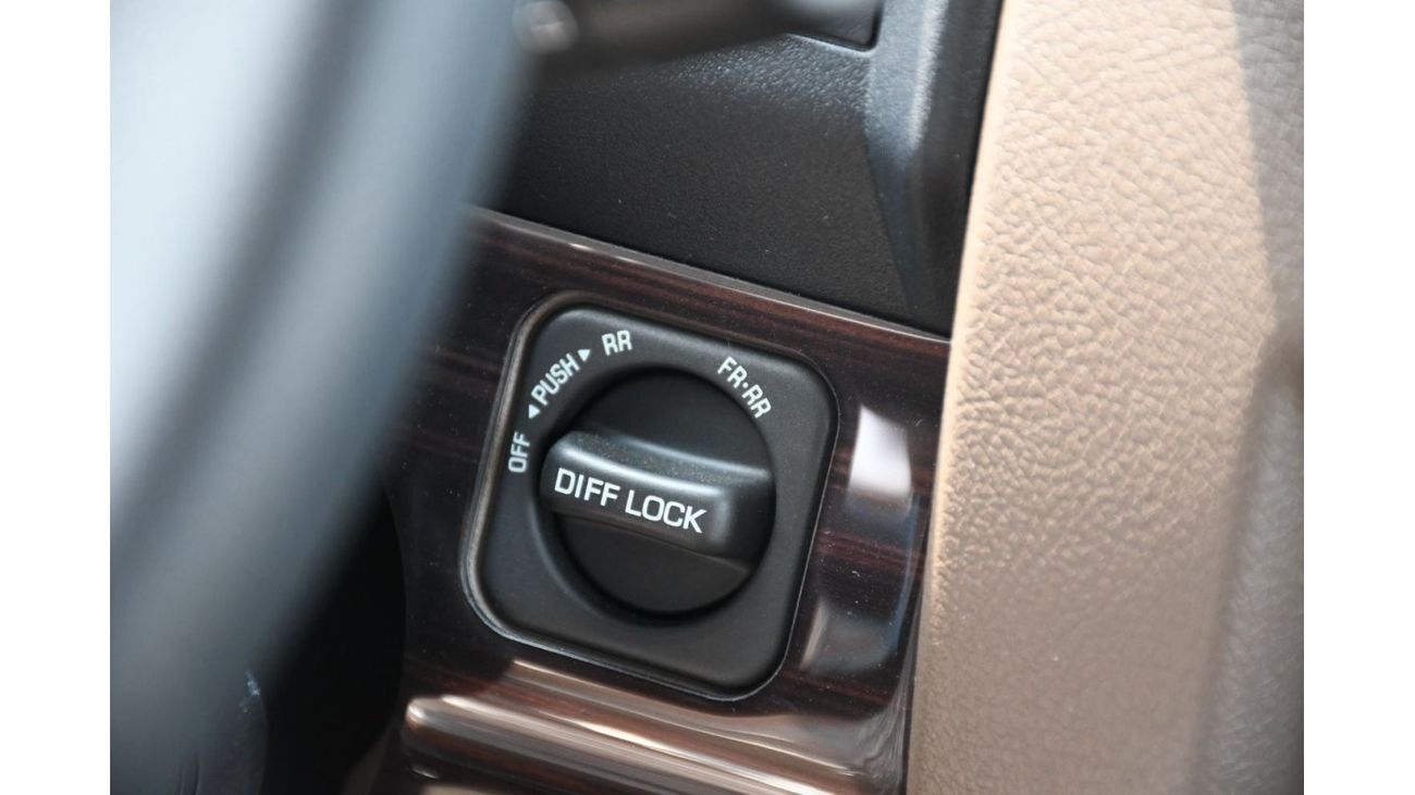 تويوتا لاند كروزر 70 LX 4.0L V6 Petrol Automatic