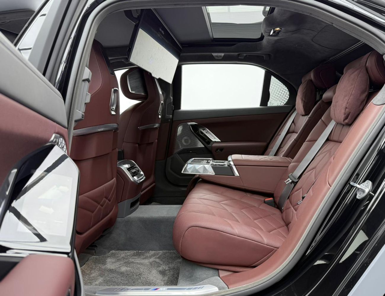 BMW 760i 2025 BMW 760i xDrive ,AGMC Warranty ,Service Contract ,Full Agency Service History ,Excellent Condit