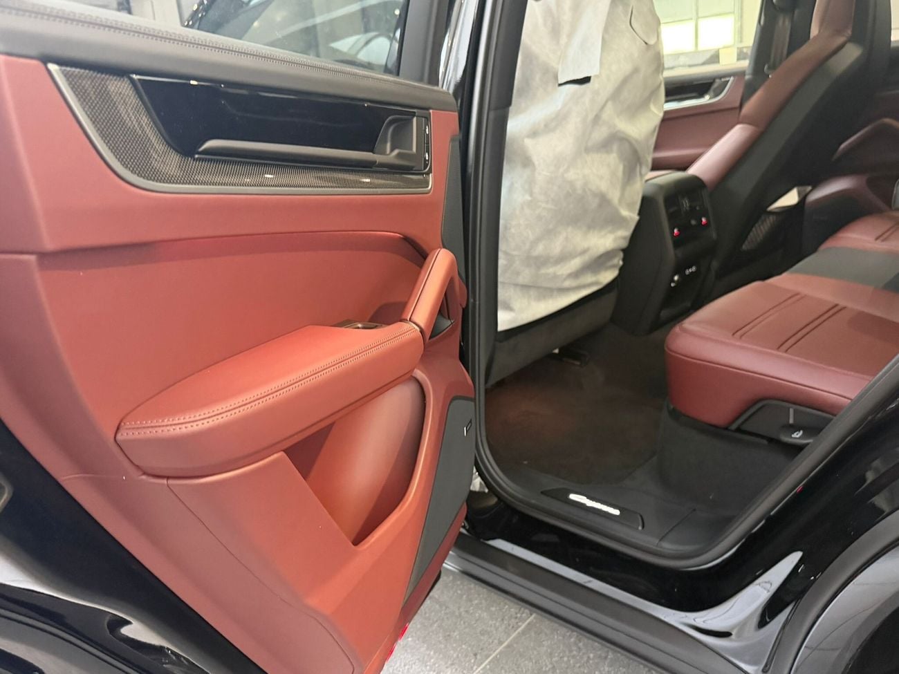 Porsche Cayenne Porsche Cayenne E-Hybrid (Black Edition, 470 HP)