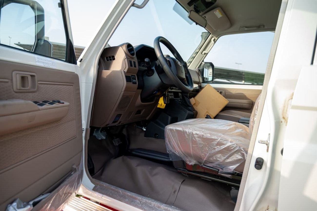 Toyota Land Cruiser Pick Up 79 4.0L PETROL AUTOMATIC 2025 MODEL GCC SPEC