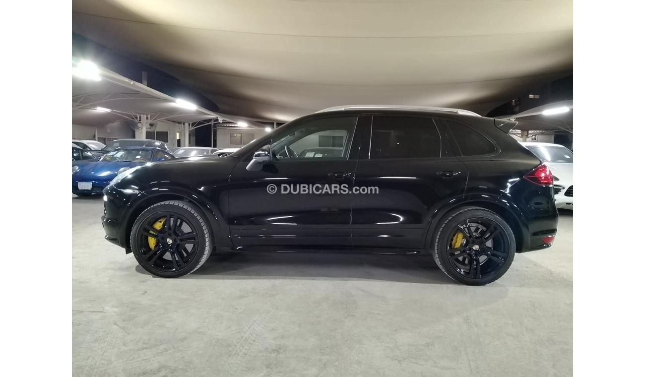 Used Porsche Cayenne Turbo 4.8L (500 HP) , WITH PORSCHE CARBON CERAMIC