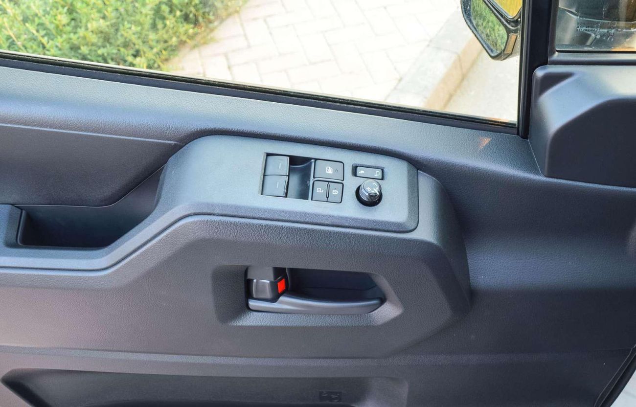 Toyota Hiace TOYOTA HIACE 2.8L FWD DIESEL MINIVAN 2026