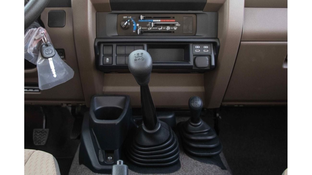 تويوتا لاند كروزر تويوتا LC 76 4.5 TD E MT 2024 - ابيض من الداخل بلوط