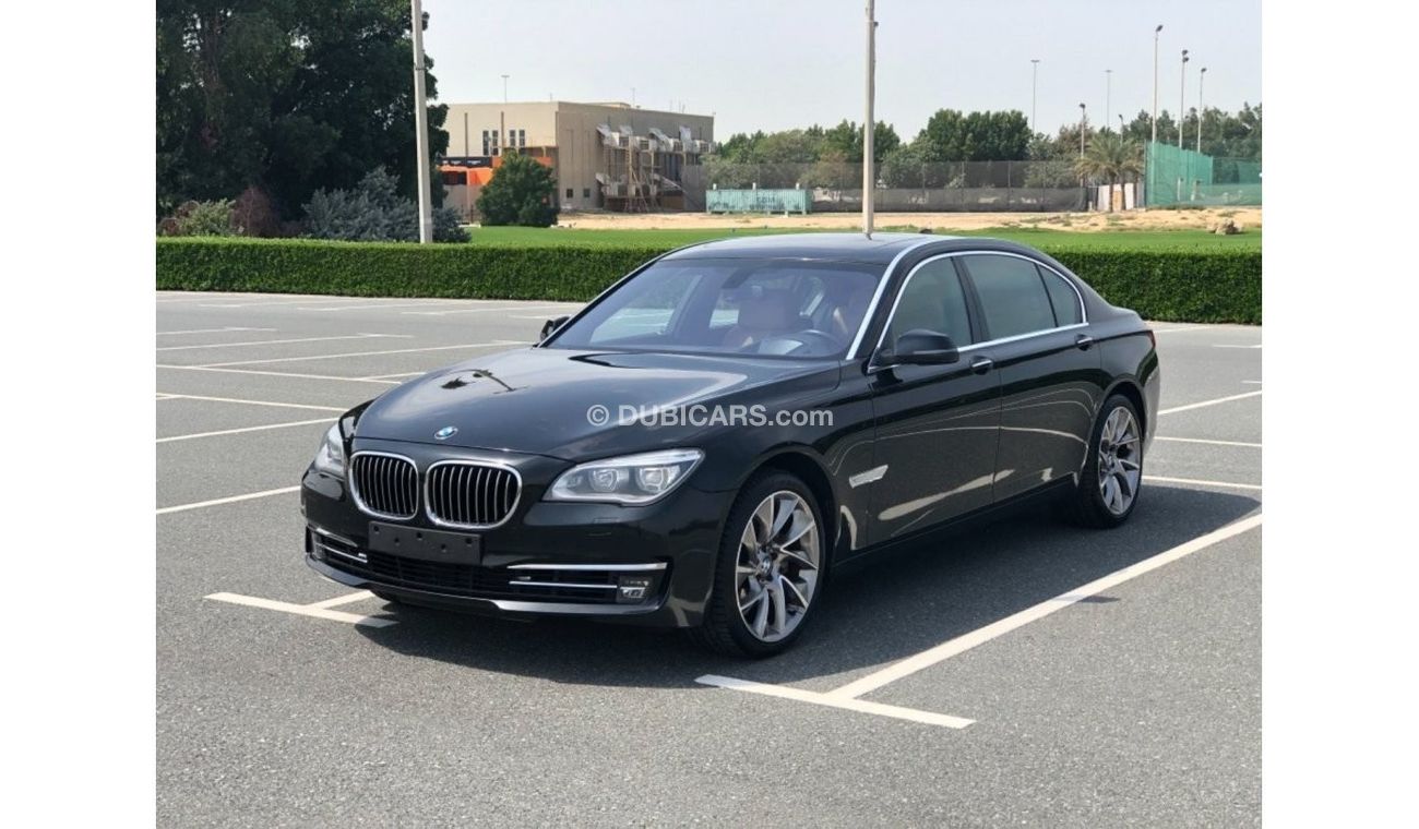 BMW 740Li Exclusive MODEL 2015 GCC CAR PERFECT CONDITION INSIDE AND OUTSIDE FULL OPTION SUN ROOF LEATHER SEATS