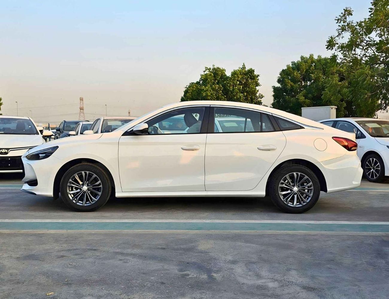 أم جي 5 180DVVT LUXURY / 1.5L PETROL / SUNROOF / LEATHER SEATS / FRONT & REAR CAMERA (CODE#MG5GF)