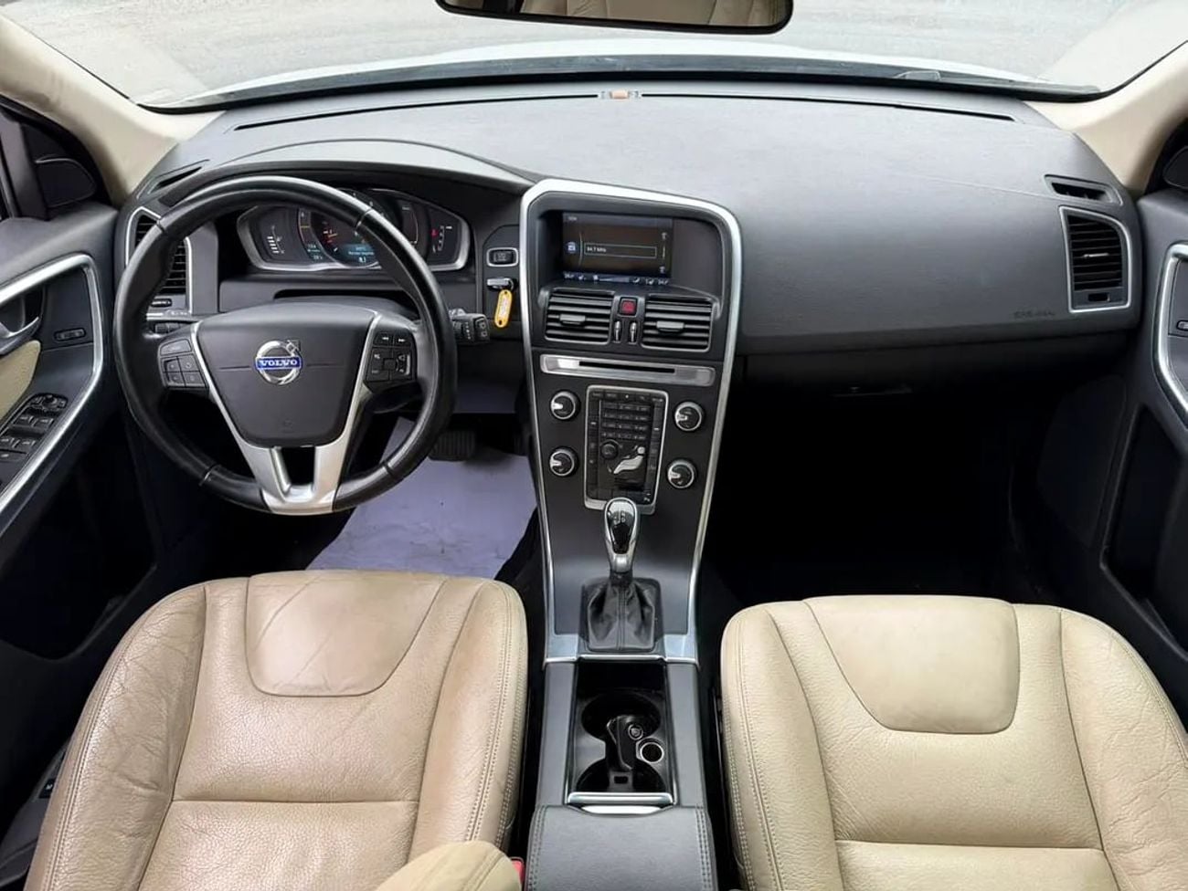 فولفو XC 60 Momentum 2.0L