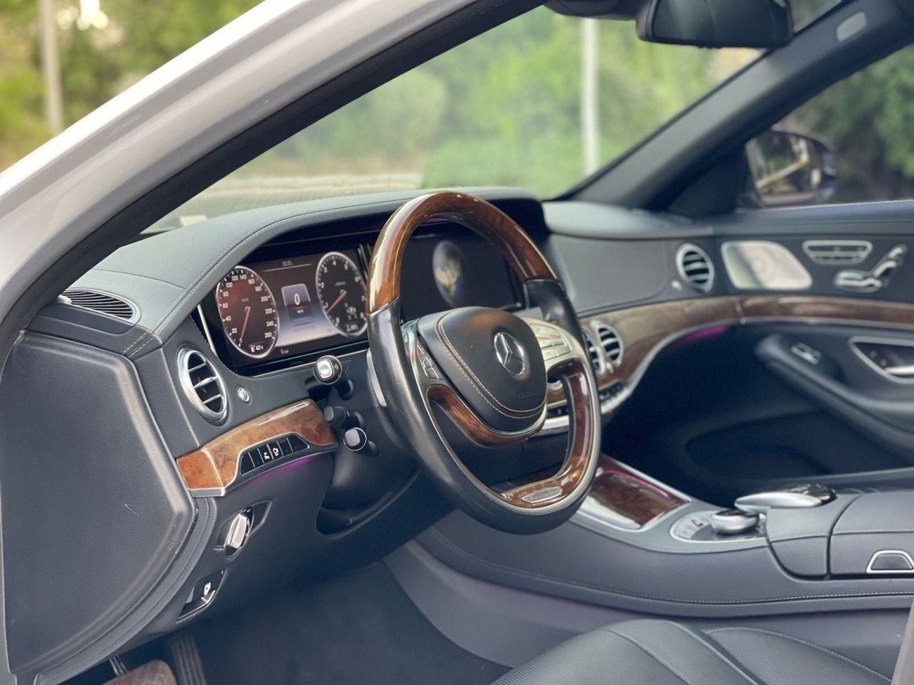 Mercedes-Benz S 550 2015 - AMG - 4.7L Twin Turbo V8 - 449 hp - Perfect Condition