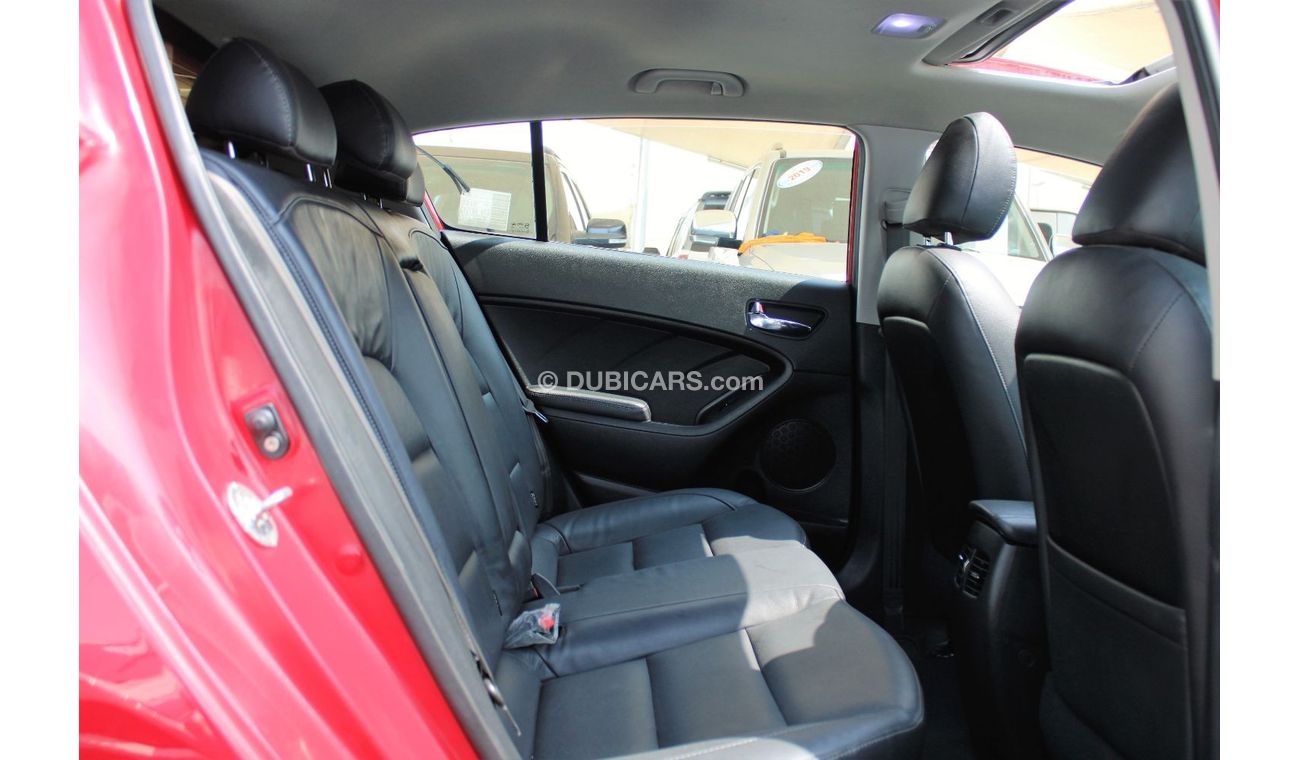 Kia Cerato LX GCC- ACCIDENT FREE - CAR IS IN PERFECT CONDITION INSIDE OUT