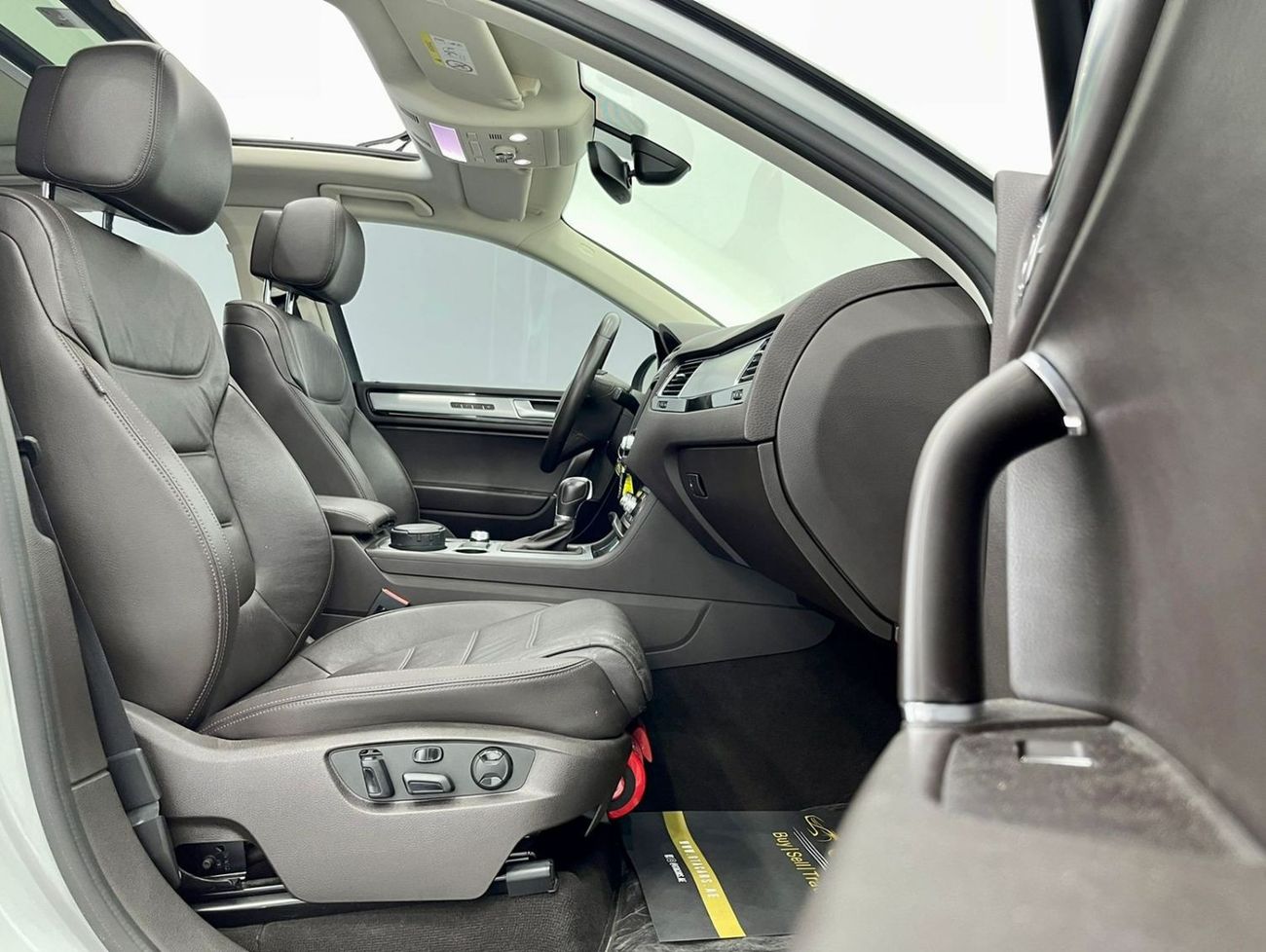 Volkswagen Touareg SEL 2017 Volkswagen Touareg SEL Plus, Volkswagen Warranty, Volkswagen Service Contract, GCC