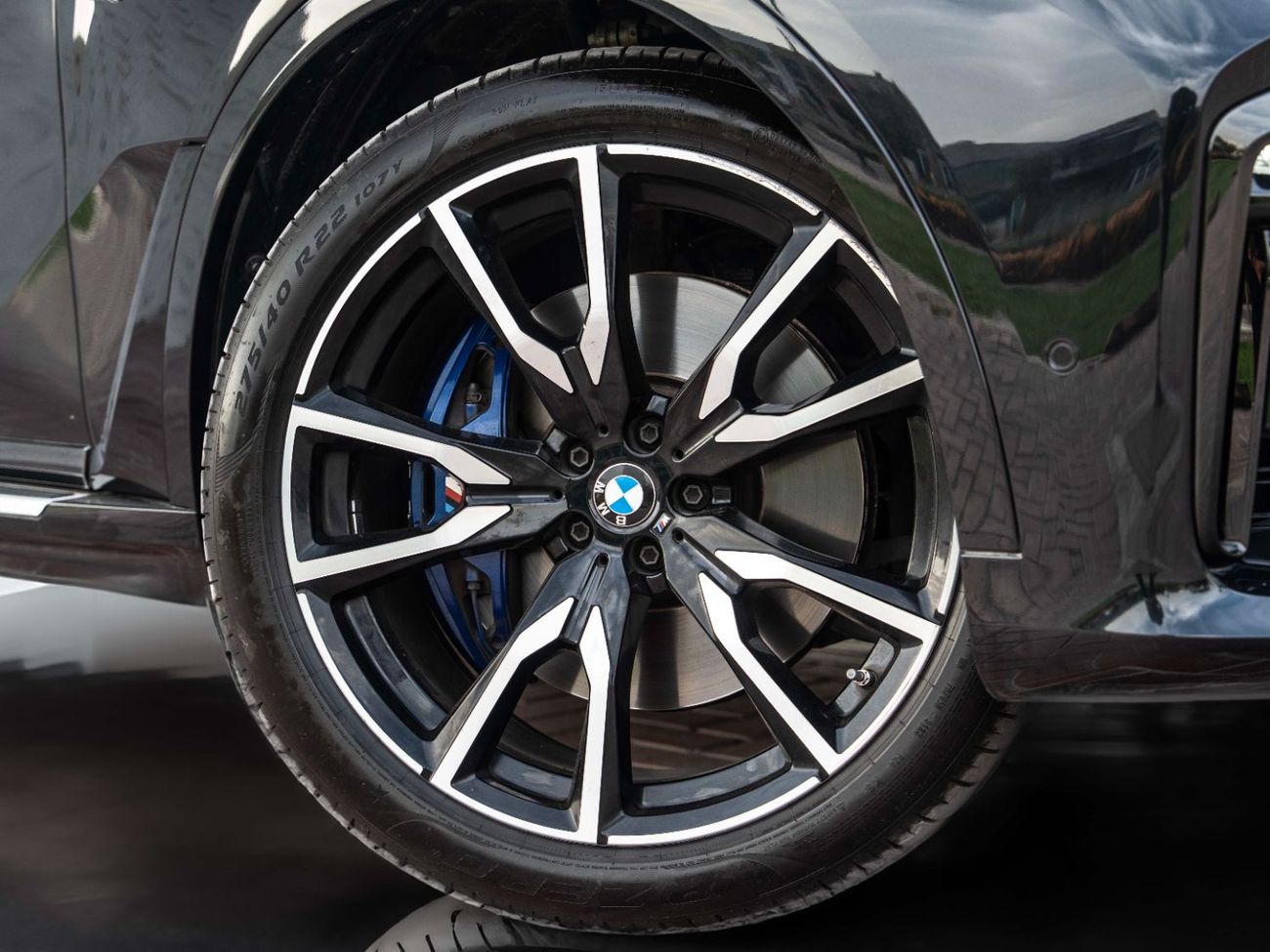 BMW X7 M50i 4.4L (523 HP)