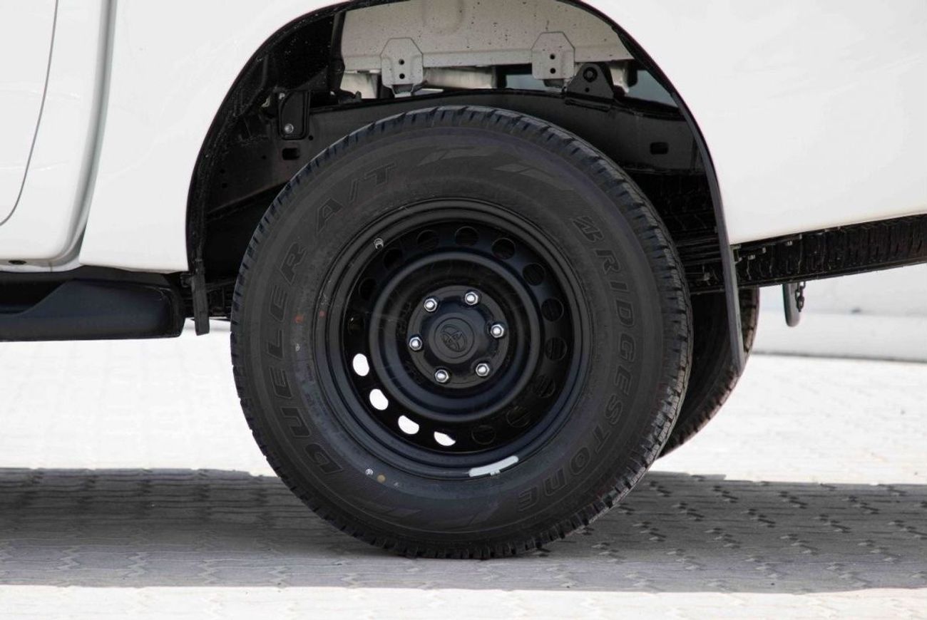 Toyota Hilux 2024 Toyota Hilux 4x4 DC 2.8 SR5 - Super White inside Maroon | Export Only