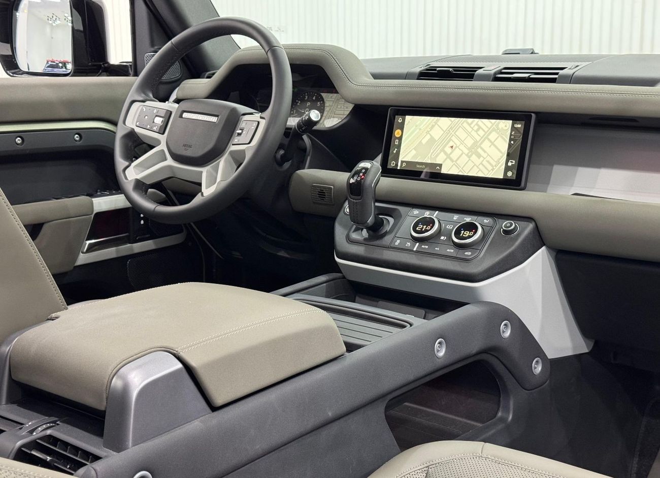 Land Rover Defender 110 SE P300 2.0L 2023 Land Rover Defender SE P300 110, Aug 2028 Land Rover Warranty, Very Low Kms, G