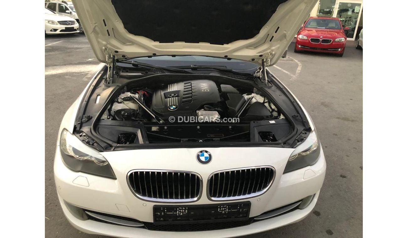 بي أم دبليو 528i موديل 2012 خليجي فل مواصفات كراسي جلد ومثبت سرعه وتحكم كهربي كامل ونظام صوت ممتاز وكاميرا خلفيه ومدخ