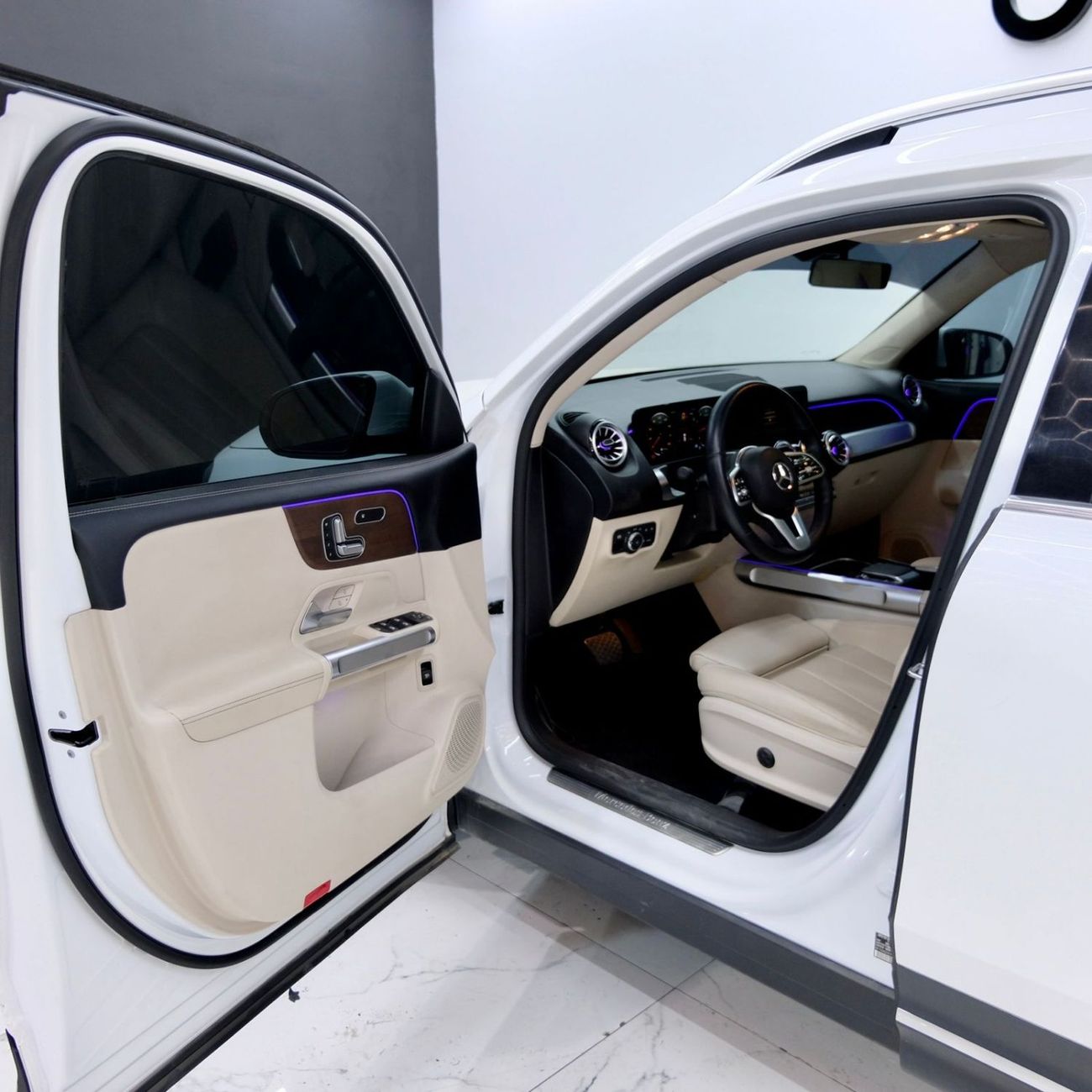 Mercedes-Benz GLB 250 4MATIC 2.0L (221 HP) Mercedes Benz GLB 250 4Matic 2023 | Perfect Condition