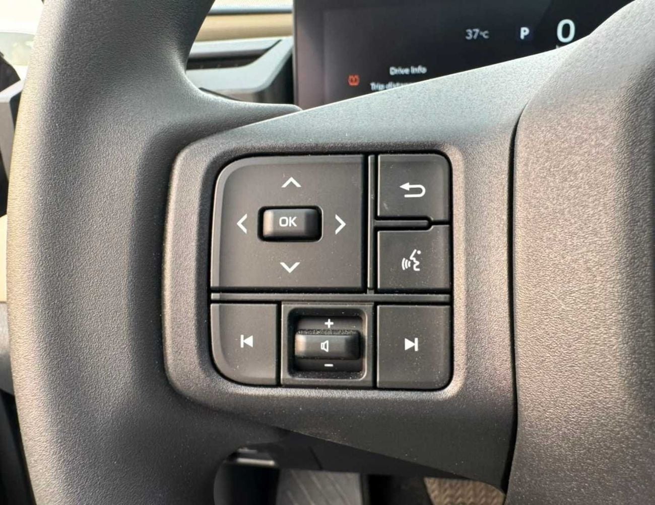 تويوتا راف ٤ XLE-G MID OPTION || 2.0L PETROL V4 / SUNROOF / DRIVER PWR SEAT / BIG DVD / REAR CAMERA (CODE # RVPXL