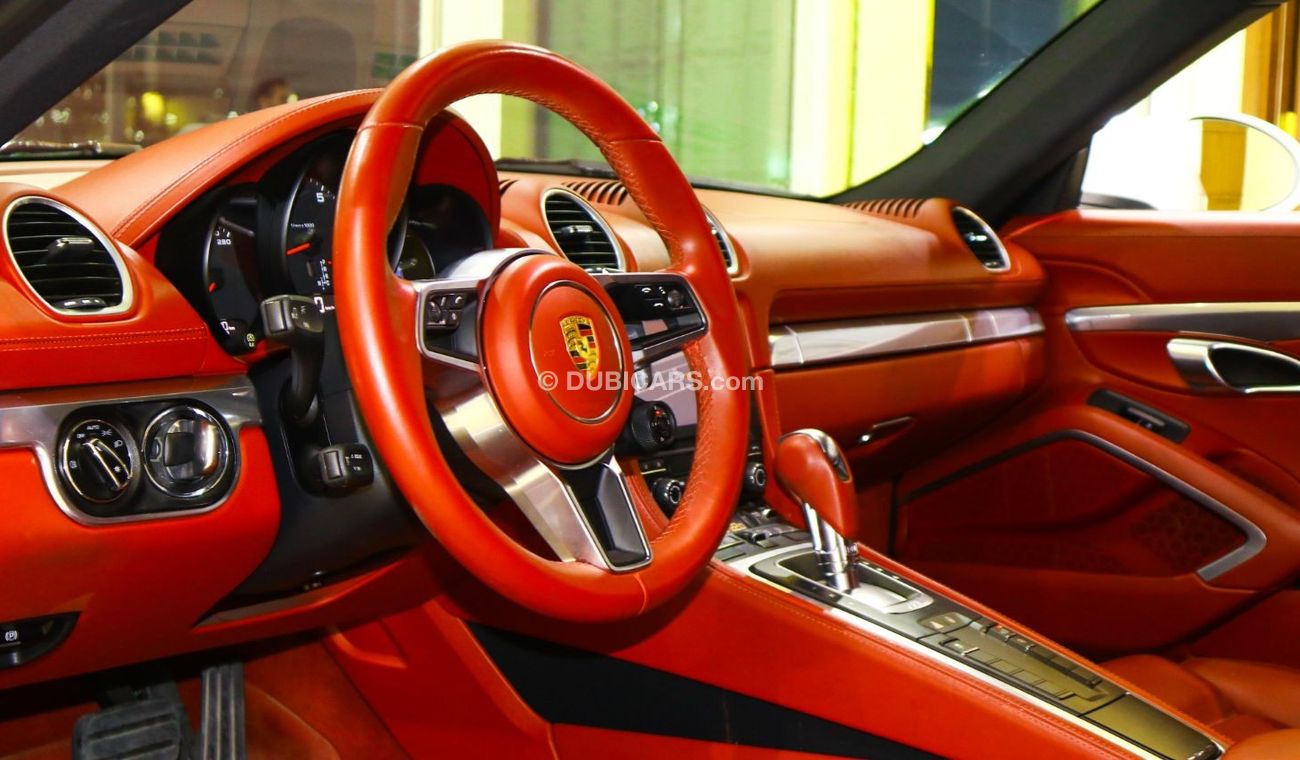 Porsche 718 Cayman Std PORSCHE CAYMAN 718 2018 GCC ORIGINAL PANIT