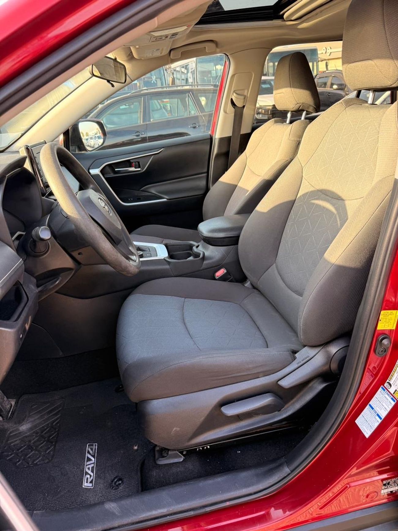 Toyota RAV4 XLE 2.5L hybrid Full option