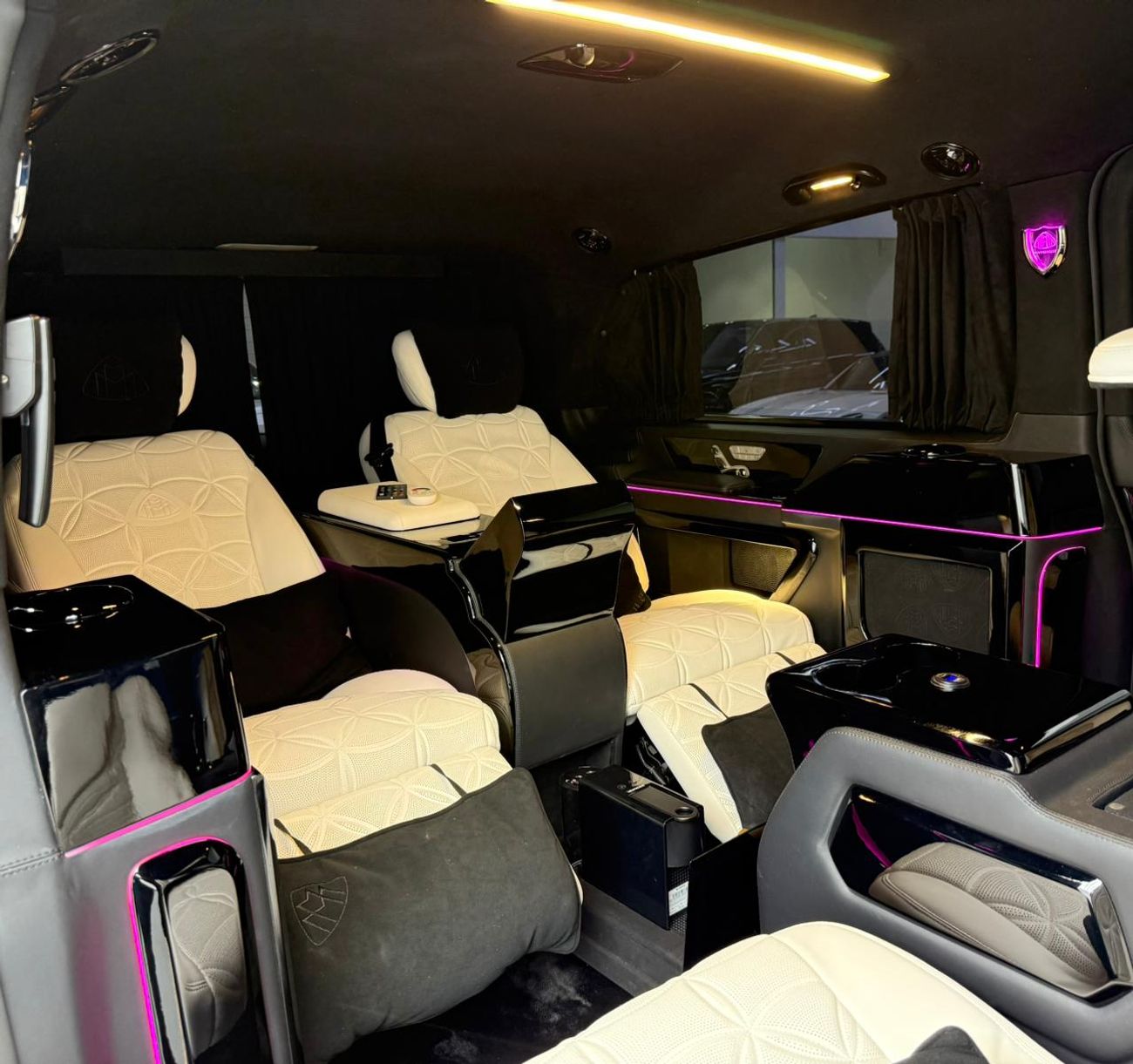 مرسيدس بنز V 250 2023 Mercedes-Benz V250, Brand New, 1 Year Unlimited KM Warranty, Fully Upgraded, GCC