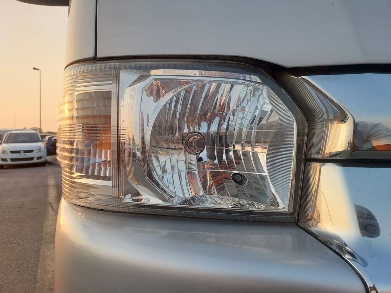 تويوتا هاياس TOYOTA HIACE VAN RHD 2015 MODEL 3.0 L DIESEL AUTOMATIC(PM15202)