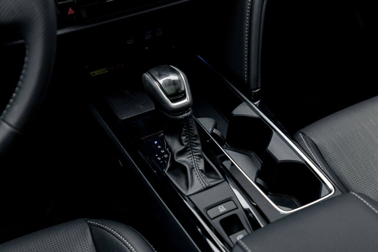 تويوتا كامري Premium 2.5L - Hybrid - White Inside Black | Export Only