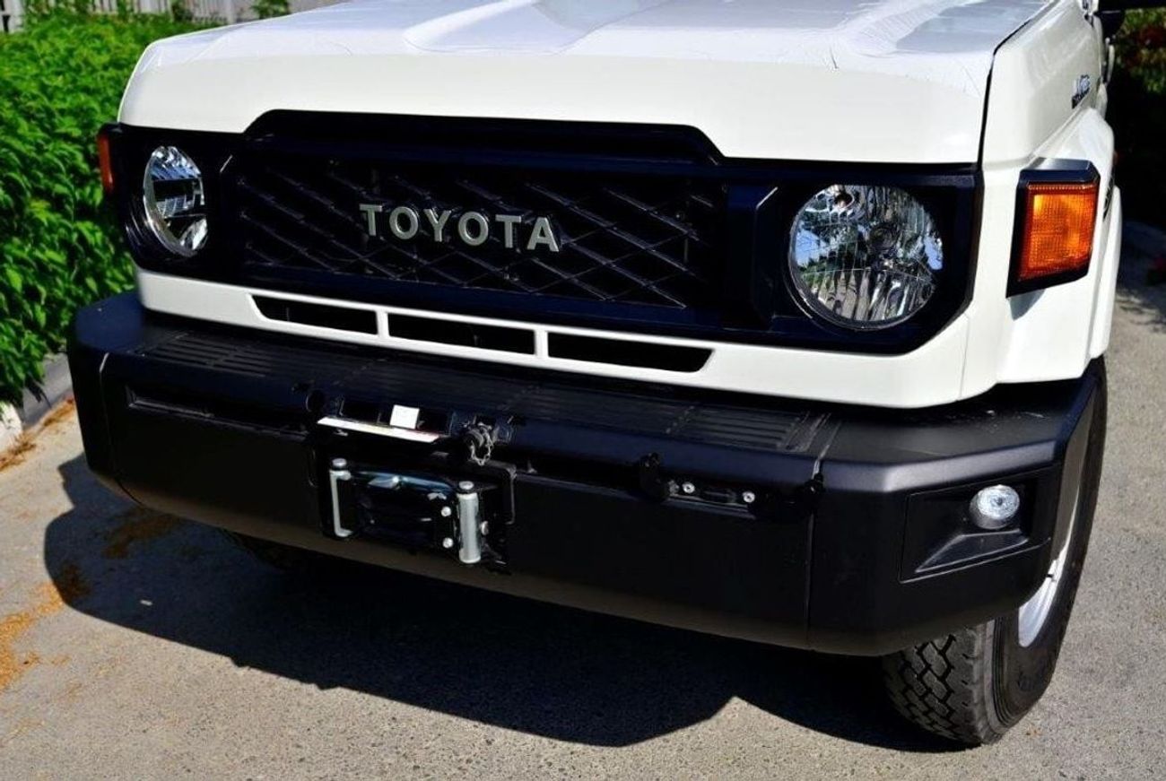 Toyota Land Cruiser Pick Up 2025 TOYOTA LAND CRUISER 79 SINGLE CAB PICKUP DLX V6 4.0L PETROL 4WD AT