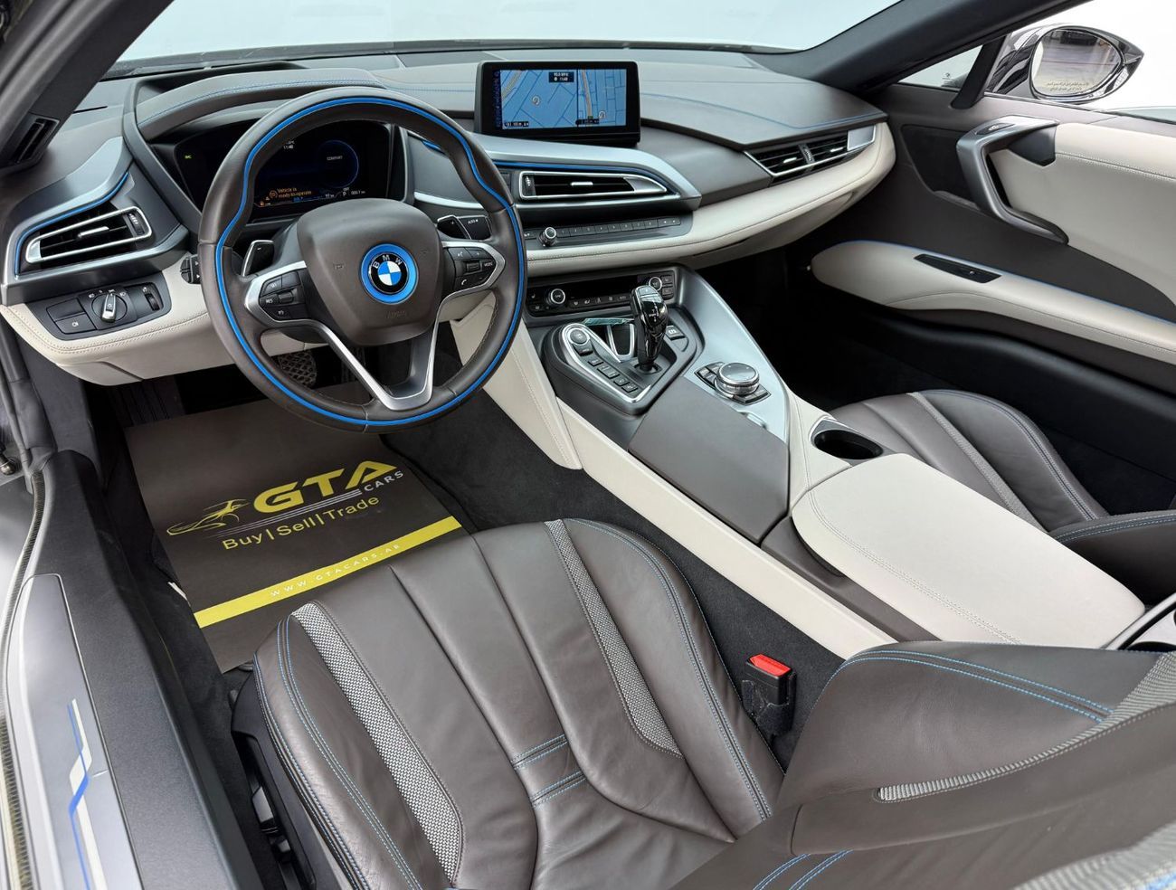 بي أم دبليو i8 Plug-In Hybrid 1.5L 2015 BMW i8, Full BMW Service History, Fully Loaded, Very Low Km, Excellent Cond