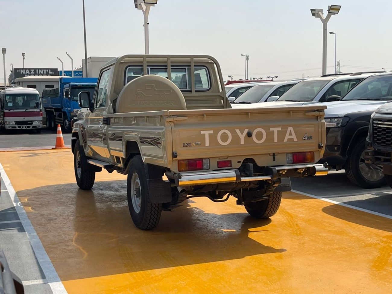Toyota Land Cruiser Pick Up Toyota LAND CRUISER SC AT PETROL 4.0L DIFF BEIGE 2025