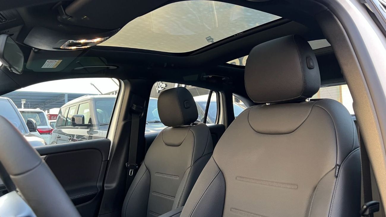 مرسيدس بنز GLA 200 Mercedes-Benz GLA 200 1.3L Petrol