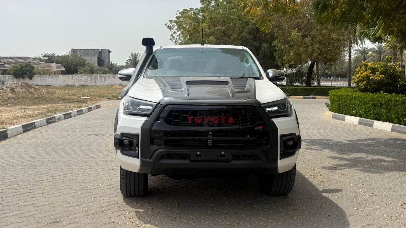 تويوتا هيلوكس SR5