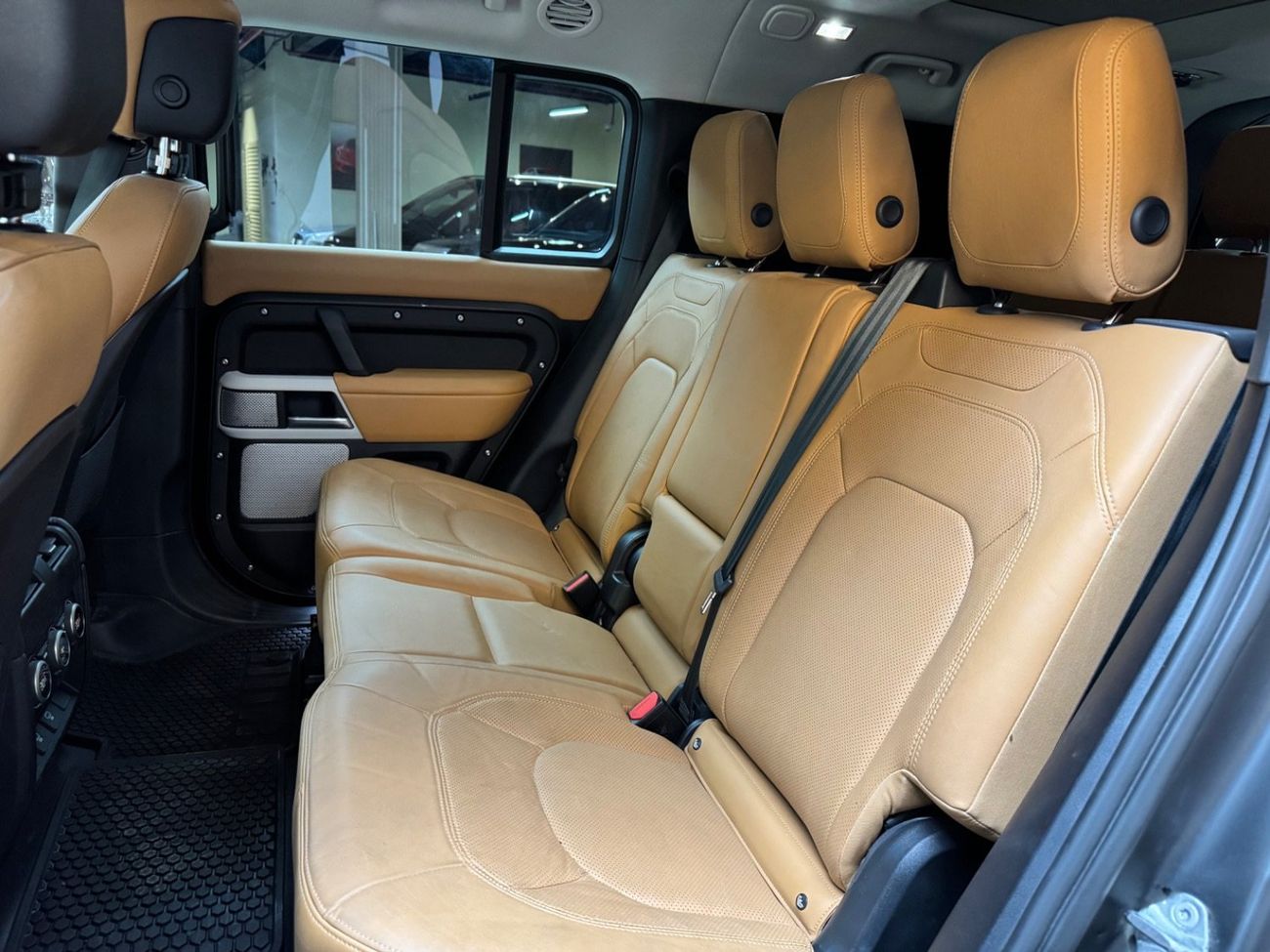 Land Rover Defender 130 SE P400 X Dynamic (7 Seater)