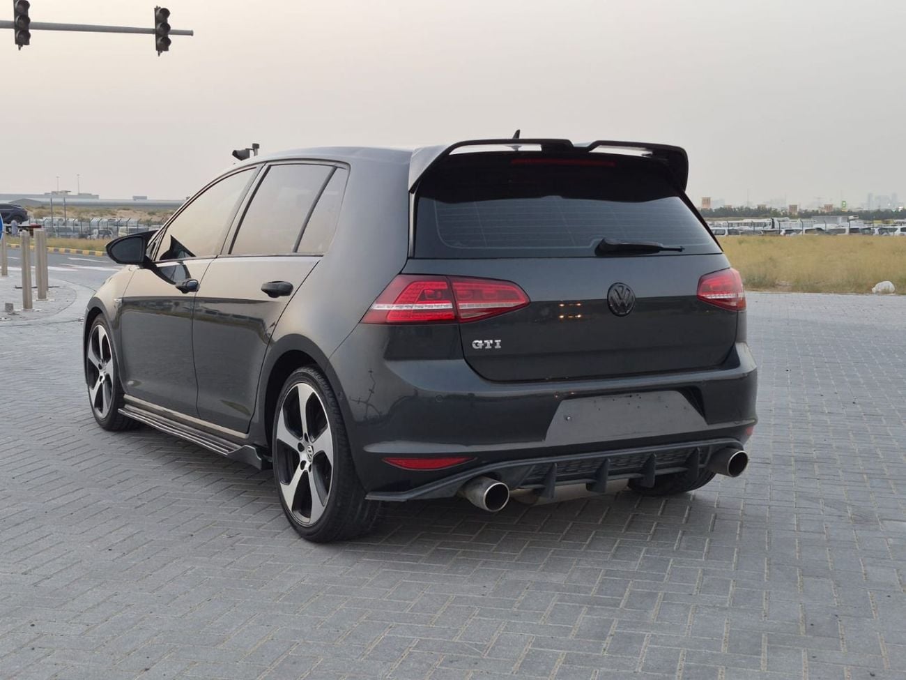 فولكس واجن جولف GTI 2.0L