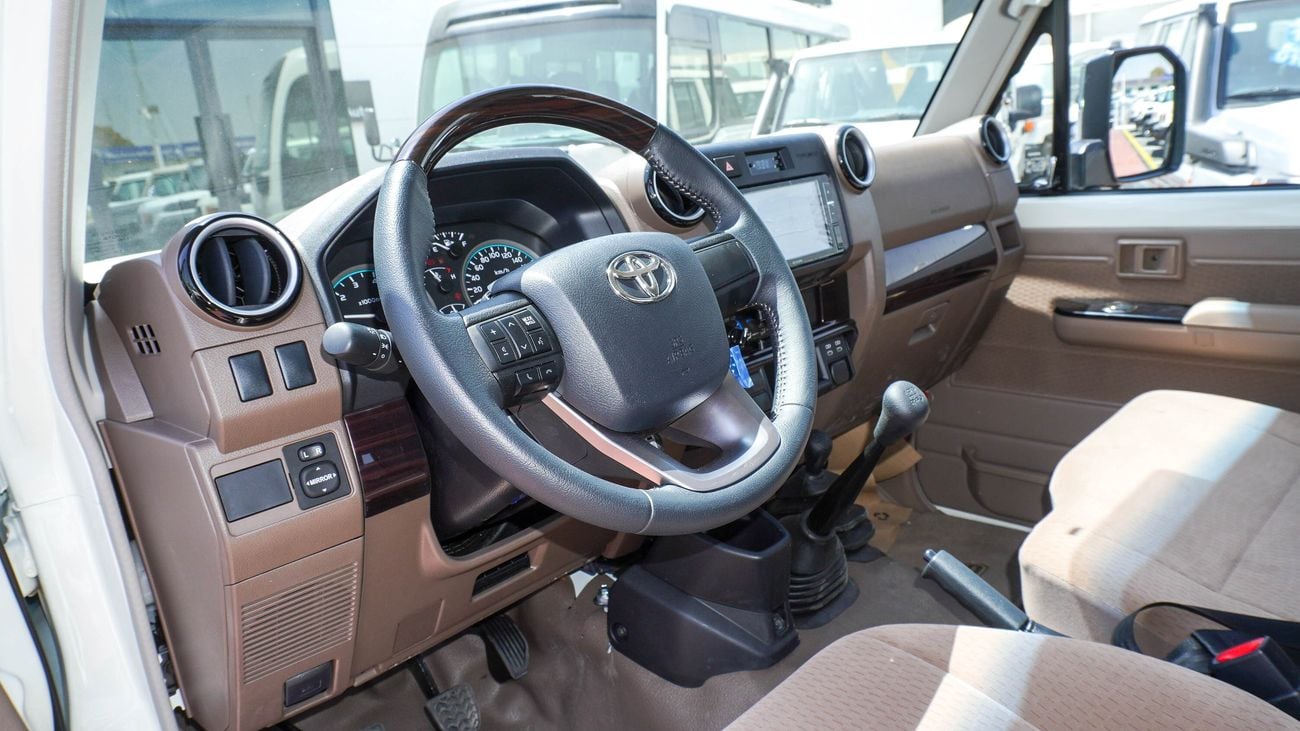 Toyota Land Cruiser Pick Up LX 4.0L V6 SINGLE CABIN M/T