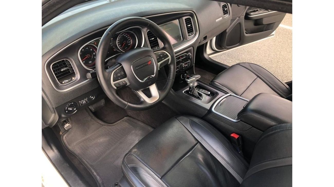 Dodge Charger SE Top charger ،2016 GCC V6 ،Full Options, sunroof, Low mileage