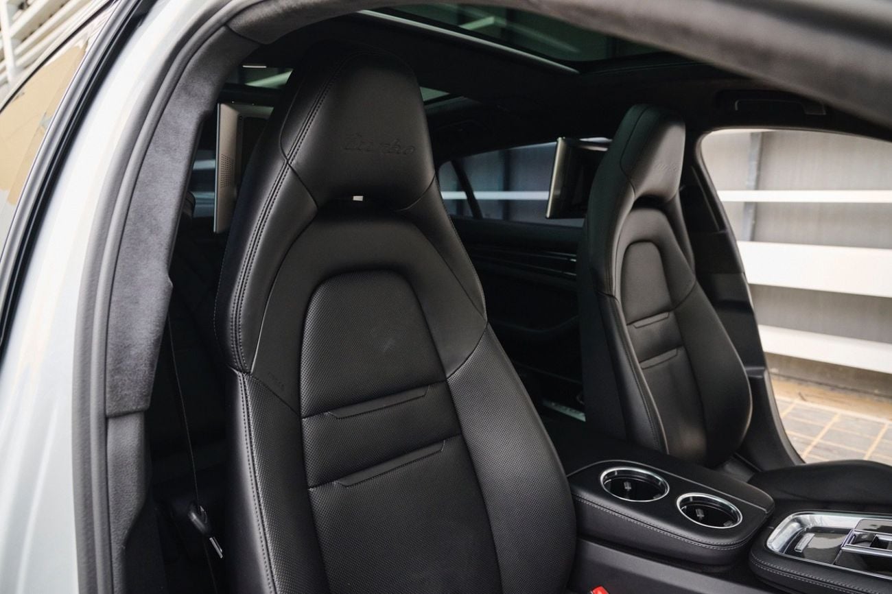 Porsche Panamera Turbo 4.0L AWD