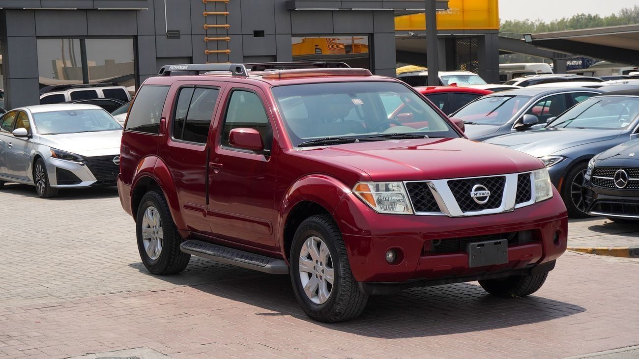 Nissan Pathfinder LE