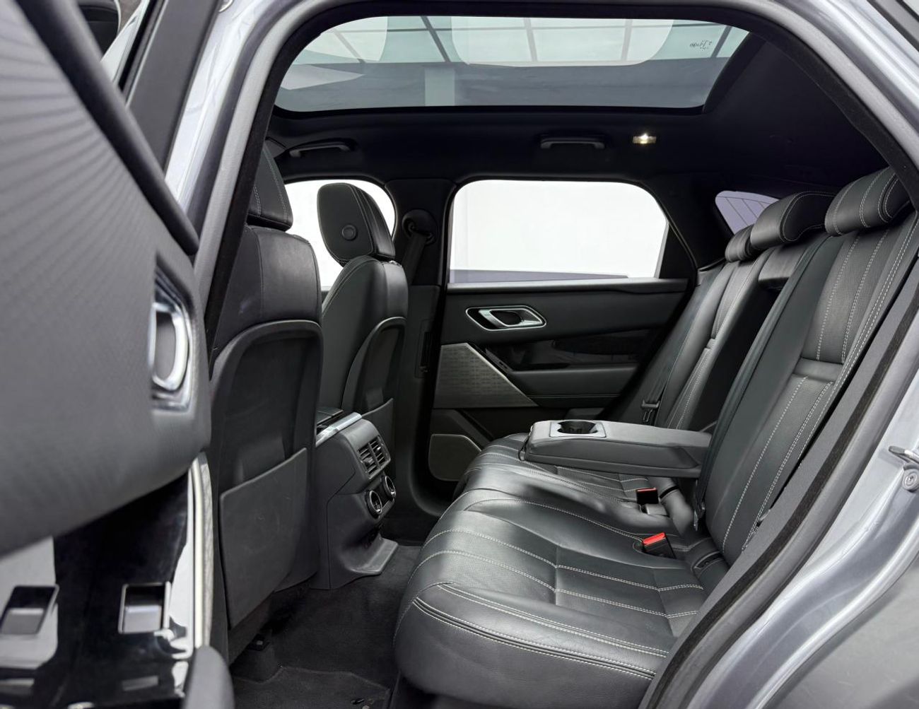 Land Rover Range Rover Velar P250 R-Dynamic 2.0L 2021 Range Rover Velar SE ,Agency Warranty ,Agency Full Service History ,Excelle