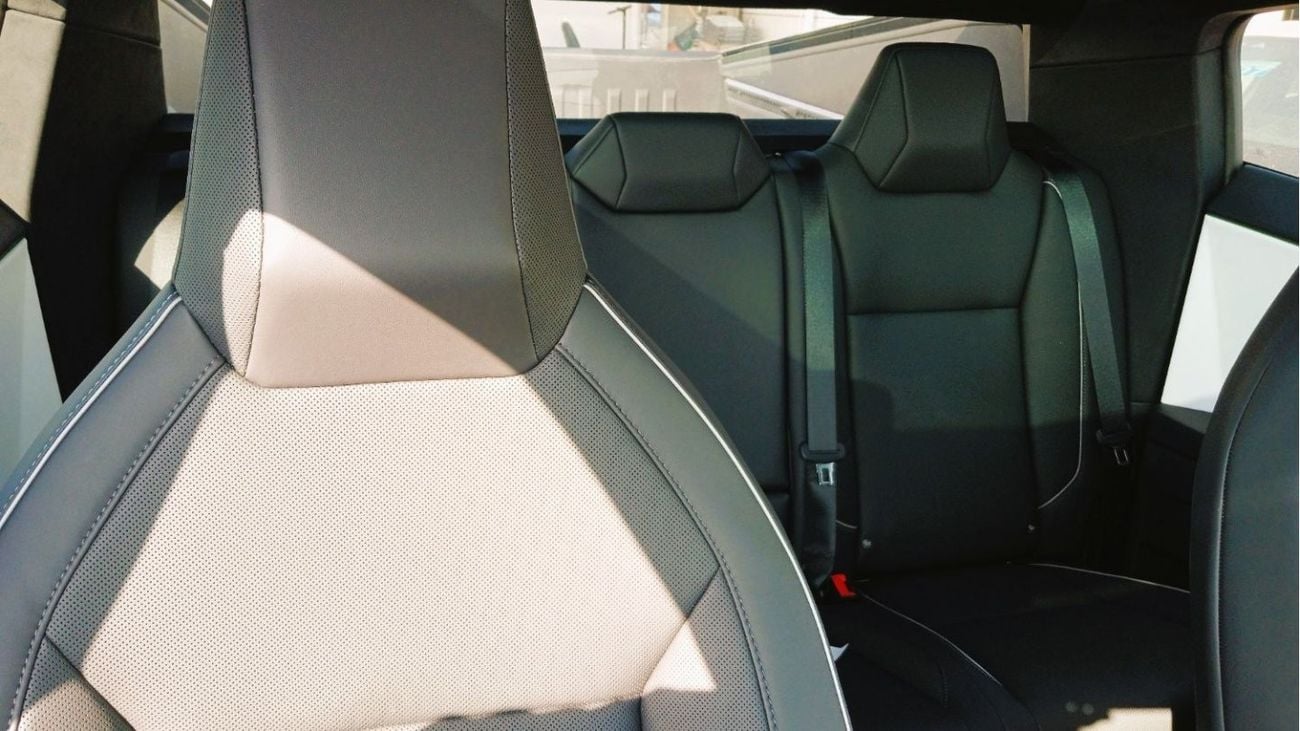 تسلا سايبرتراك Tesla Cybertruck Foundation Series electric pickup truck 2024YM